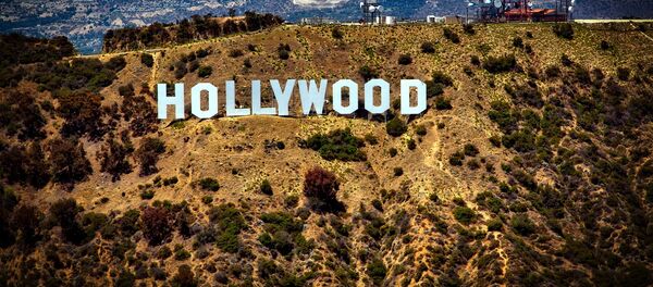 Вид на холм, где установлен знак Hollywood в США Вид на холм, где установлен знак Hollywood в США - Sputnik Lietuva