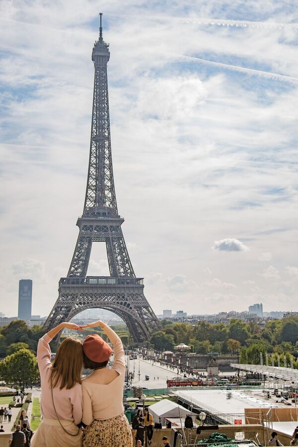 Вид на Эйфелеву башню в Париже - Sputnik Литва
