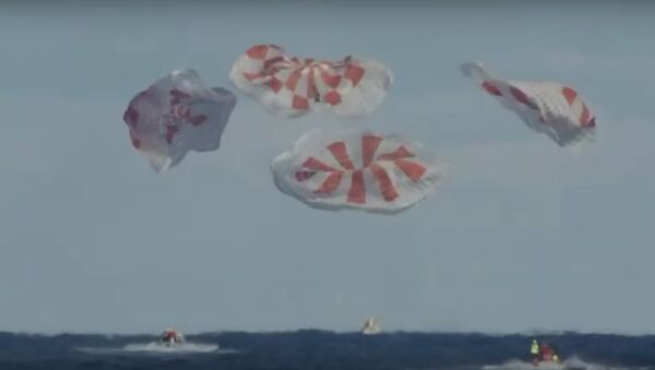 NASA parodė, kaip Atlanto vandenyne ant vandens nusileido Dragon-2 - Sputnik Lietuva