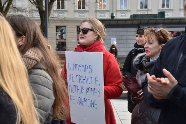 В Вильнюсе прошла уже четвертая акция за равноправие женщин в обществе - Sputnik Литва