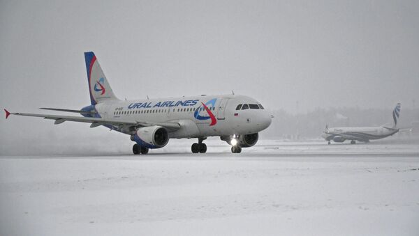 Самолет Airbus A321 авиакомпании Ural Airlines (Уральские авиалинии), архивное фото - Sputnik Литва