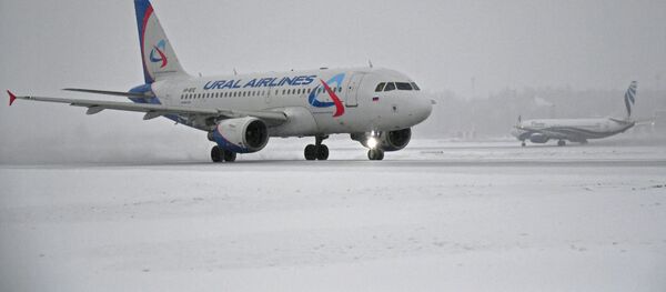 Самолет Airbus A321 авиакомпании Ural Airlines (Уральские авиалинии), архивное фото Самолет Airbus A321 авиакомпании Ural Airlines (Уральские авиалинии), архивное фото - Sputnik Литва