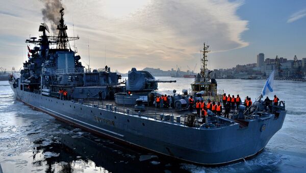 Торжественная встреча отряда кораблей Тихоокеанского флота во Владивостоке, архивное фото - Sputnik Литва