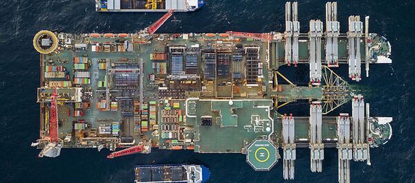 Pioneering Spirit устанавливает трубопровод в шведских водах, архивное фото Pioneering Spirit устанавливает трубопровод в шведских водах, архивное фото - Sputnik Lietuva