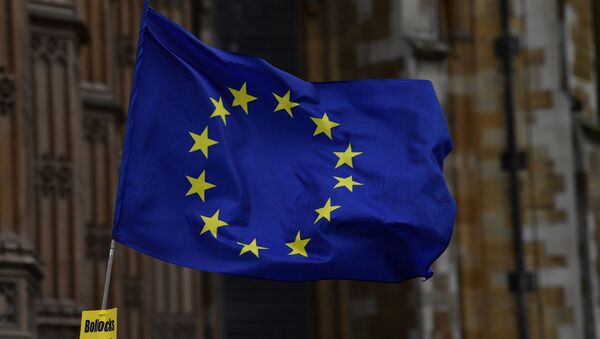 Флаг Евросоюза у здания парламента Великобритании, 13 марта 2019 года - Sputnik Lietuva