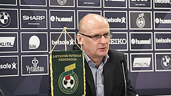 Главный тренер сборной Литвы по футболу Вальдас Убронас  - Sputnik Литва