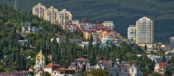 Вид на Ялту со стороны Черного моря, архивное фото  - Sputnik Литва