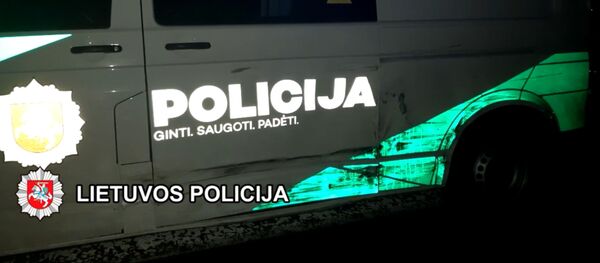 Клайпедские полицейские помогли людям во время ДТП в Словакии - Sputnik Литва