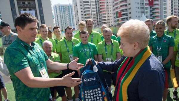 Президент Литвы Даля Грибаускайте с Олимпийской сборной Литвы в Рио - Sputnik Литва