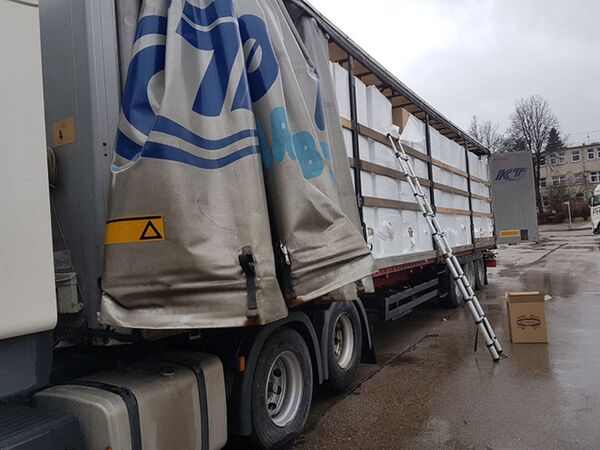 Эстонец пытался провезти в Литву нелегальный груз, даже не замаскировав его - Sputnik Литва