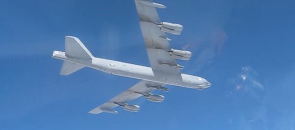 Минобороны России опубликовало видео сопровождения стратегического бомбардировщика B-52H ВВС США над Балтикой Минобороны России опубликовало видео сопровождения стратегического бомбардировщика B-52H ВВС США над Балтикой - Sputnik Lietuva