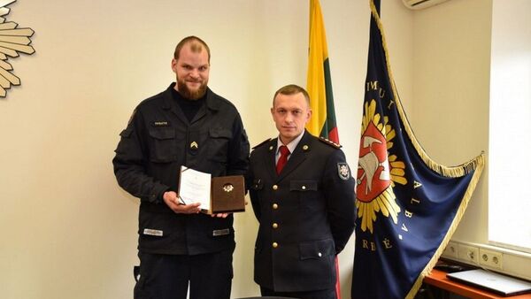 Apdovanotas ugniagesys Giedrius Raguotis, išgelbėjęs tvenkinyje įlūžusį vyrą  - Sputnik Lietuva