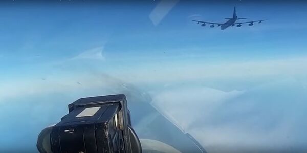 Su-27 du kartus per dieną palydėjo JAV B-52 virš Baltijos jūros Su-27 du kartus per dieną palydėjo JAV B-52 virš Baltijos jūros - Sputnik Lietuva
