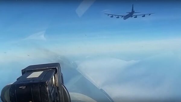 Су-27 дважды за сутки сопровождали бомбардировщики США над Балтикой - Sputnik Литва