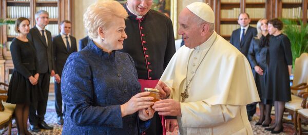 Даля Грибаускайте и папа римский Франциск Даля Грибаускайте и папа римский Франциск - Sputnik Литва
