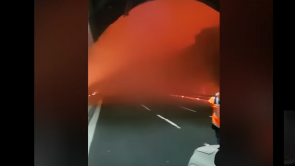 Ugnies viesulas užrakino žmones Italijos tunelyje - Sputnik Lietuva