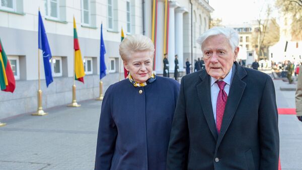 Президент Литвы Даля Грибаускайте и экс-президент Валдас Адамкус - Sputnik Литва