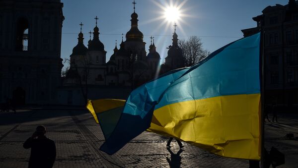 Люди около Софийского собора в Киеве во время выборов президента Украины, 31 марта 2019 года - Sputnik Литва