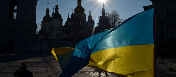 Люди около Софийского собора в Киеве во время выборов президента Украины, 31 марта 2019 года Люди около Софийского собора в Киеве во время выборов президента Украины, 31 марта 2019 года - Sputnik Литва