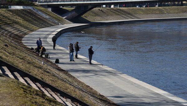 Набережная реки Нярис с мостом Миндаугаса, Вильнюс, архивное фото - Sputnik Литва