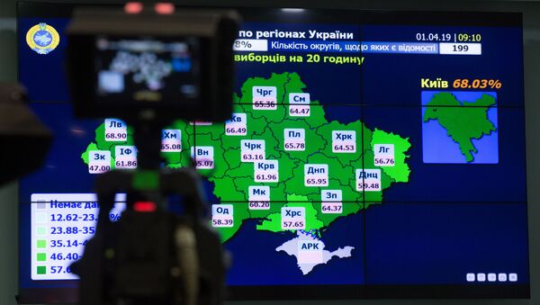 Монитор в ЦИКе во время пресс-конференции о результатах подсчета голосов президентских выборов на Украине - Sputnik Литва