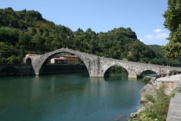 Мост Марии Магдалины в Борго-а-Моццано, Италия - Sputnik Литва
