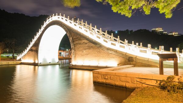 Лунный мост в парке Dahu в Тайбэе - Sputnik Литва