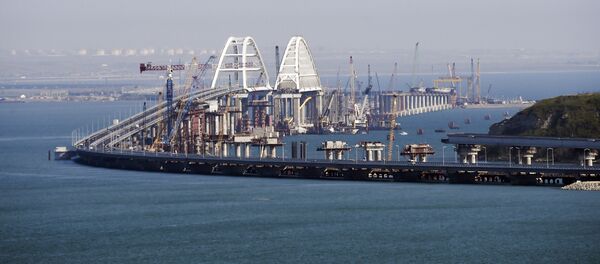 Крымский мост через Керченский пролив, архивное фото - Sputnik Литва