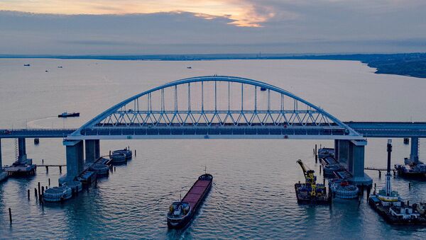 Крымский мост через Керченский пролив, архивное фото - Sputnik Lietuva