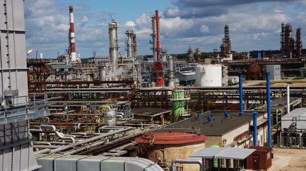 Литовский нефтяной завод Orlen Lietuva, архивное фото - Sputnik Литва