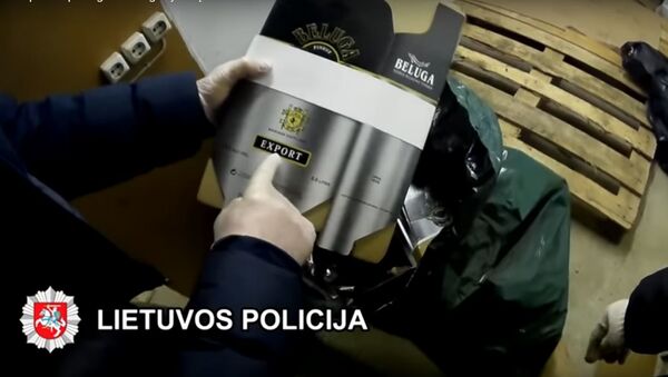 Полиция Литвы нашла склад испорченных продуктов в Клайпеде - Sputnik Литва