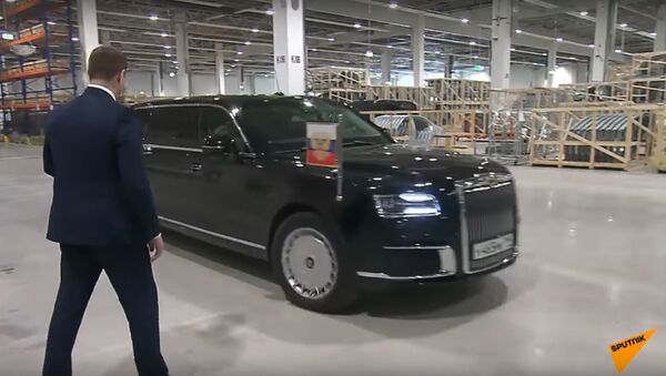 Путин въехал в цех завода Mercedes на российском Aurus - Sputnik Lietuva