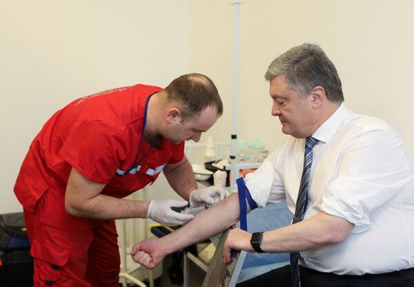 Prieš debatus Porošenko ir Zelenskis atliko narkotikų testą Prieš debatus Porošenko ir Zelenskis atliko narkotikų testą - Sputnik Lietuva