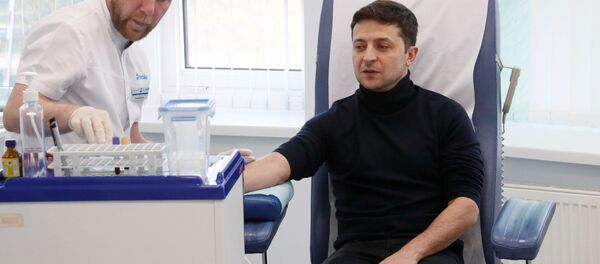 Кандидат в президенты Украины Владимир Зеленский проходит тест на наркотики и алкоголь, 5 апреля 2019 года Кандидат в президенты Украины Владимир Зеленский проходит тест на наркотики и алкоголь, 5 апреля 2019 года - Sputnik Литва