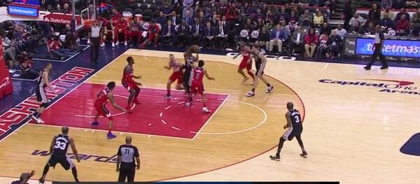 Дебют баскетболиста Донатаса Мотеюнаса в Сперс Дебют баскетболиста Донатаса Мотеюнаса в Сперс - Sputnik Литва