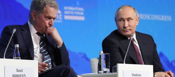 Президент РФ Владимир Путин и президент Финляндской Республики Саули Ниинистё на форуме Арктика – территория диалога - Sputnik Литва