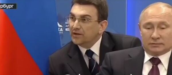 Президент России Владимир Путин пошутил над переводчиком - Sputnik Lietuva