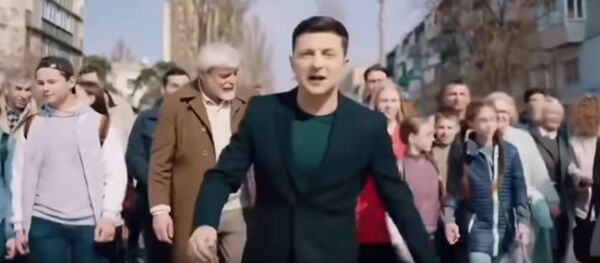 Порошенко заподозрили в создании видео, где Зеленского сбивает грузовик - Sputnik Литва