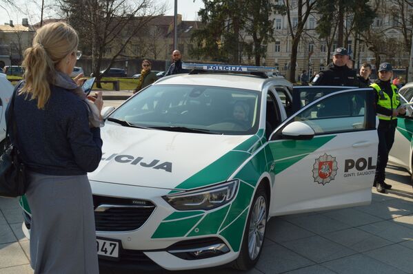 Акция ко Дню безопасного дорожного движения в Вильнюсе  - Sputnik Литва