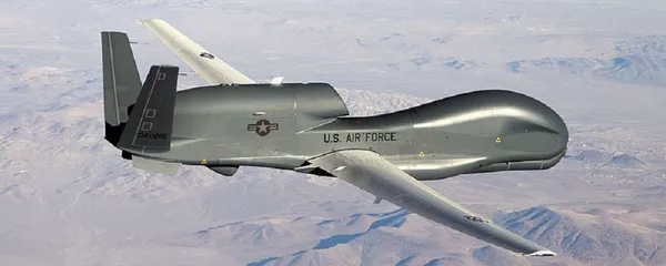 JAV Karinių oro pajėgų strateginis bepilotis orlaivis RQ-4B-40 Global Hawk - Sputnik Lietuva
