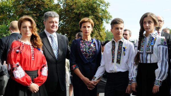 Президент Украины Петр Порошенко с семьей  - Sputnik Lietuva