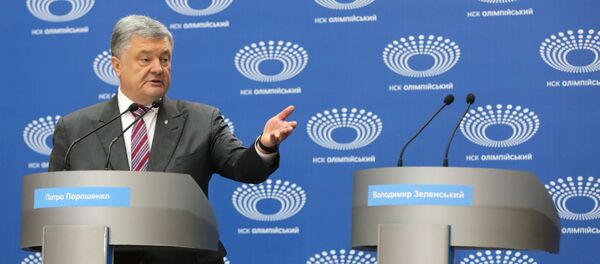 Петр Порошенко в НСК Олимпийский в Киеве Петр Порошенко в НСК Олимпийский в Киеве - Sputnik Литва