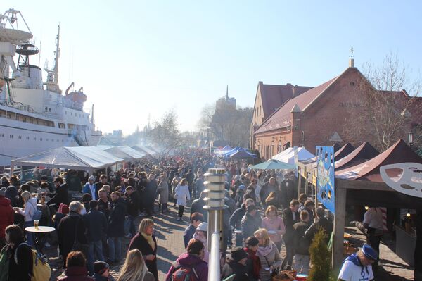 Рыбный плов и уха: литовцы удивили Калининград на Дне селедки Рыбный плов и уха: литовцы удивили Калининград на Дне селедки - Sputnik Литва