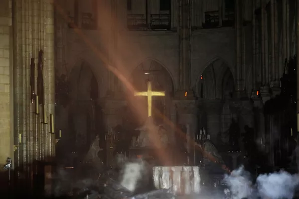 Meldžiamės už Notre Dame: Lietuvos prezidentė apstulbinta gaisro katedroje Meldžiamės už Notre Dame: Lietuvos prezidentė apstulbinta gaisro katedroje - Sputnik Lietuva
