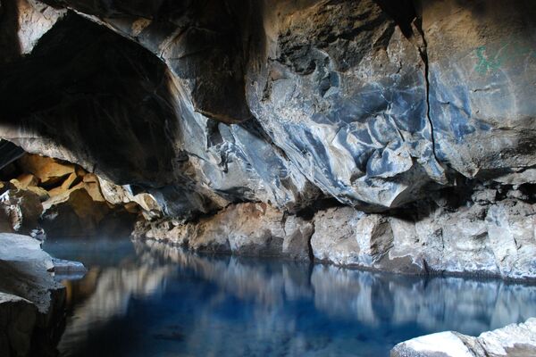Вулканическая пещера Грьетагья в Исландии - Sputnik Литва