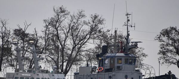 Задержанные украинские корабли доставленные в порт Керчи, архивное фото - Sputnik Литва