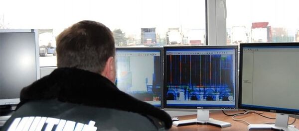 Литовский пограничник за работой - Sputnik Литва