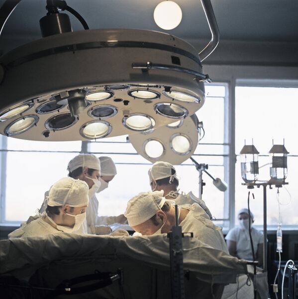 Во время проведения операции на сердце - Sputnik Литва