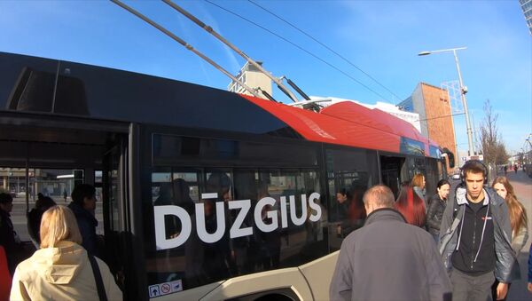 Мистер Автобус: В Вильнюсе покрестили общественный  транспорт - Sputnik Литва