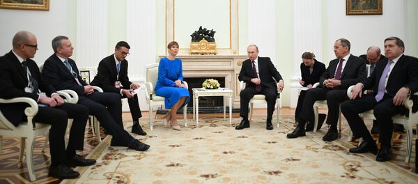 Президент РФ Владимир Путин и президент Эстонии Керсти Кальюлайд во время встречи в Кремле, 18 апреля 2019 года Президент РФ Владимир Путин и президент Эстонии Керсти Кальюлайд во время встречи в Кремле, 18 апреля 2019 года - Sputnik Литва